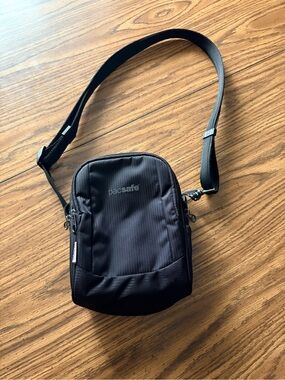 Pacsafe Black Compact Anti-Theft Crossbody Bag RFID LS100 40115